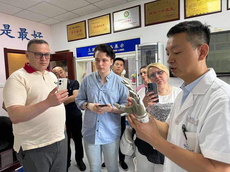 共促殘疾人福祉丨俄羅斯學者代表團蒞臨恩德萊總部參觀考察
