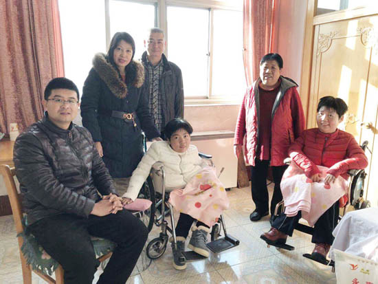 恩德萊石家莊團隊春節期間看望肢殘朋友