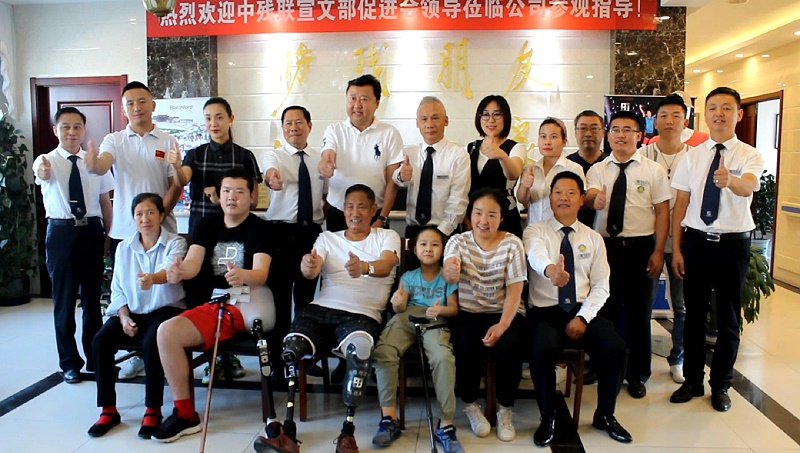 巖雅泉先生全國(guó)萬(wàn)里行宣講活動(dòng)在恩德萊成功舉行06