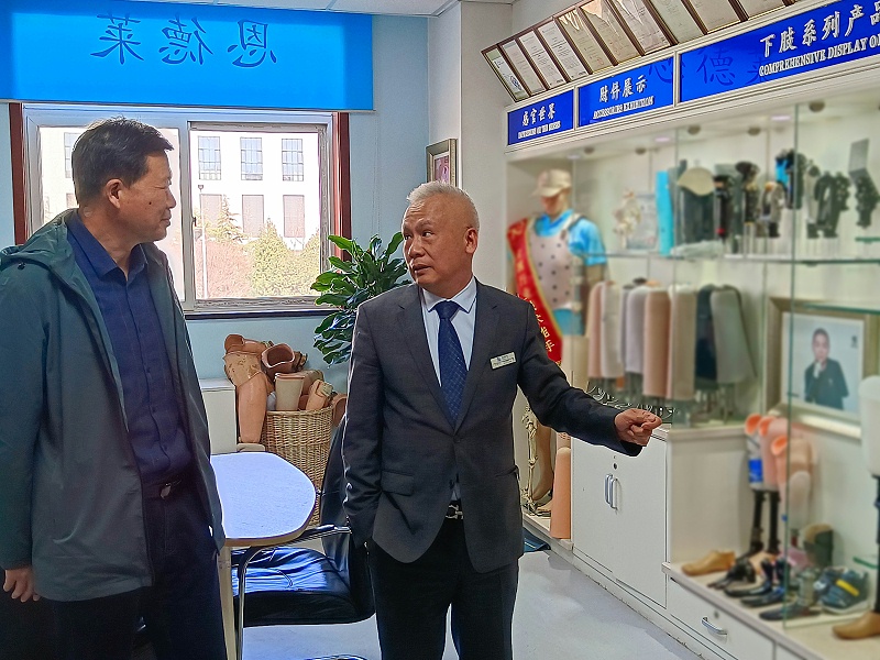 國家開放大學康復輔助器具培訓學院的教師一行蒞臨恩德萊北京總公司進行參觀交流