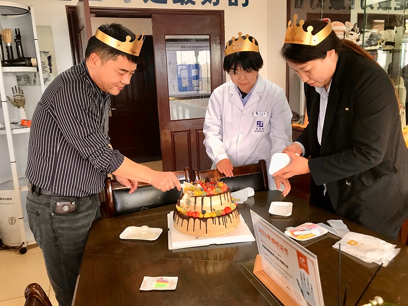 恩德萊組織開展十月員工生日會，促進員工之間的溝通和團結