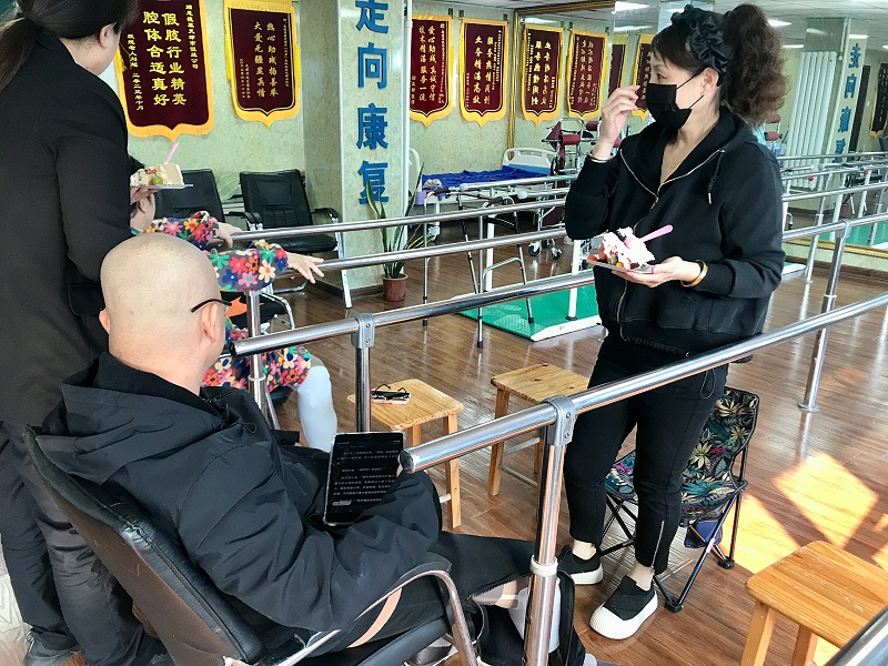 活動現場，恩德萊團隊與客戶們一起分享這喜悅的一刻