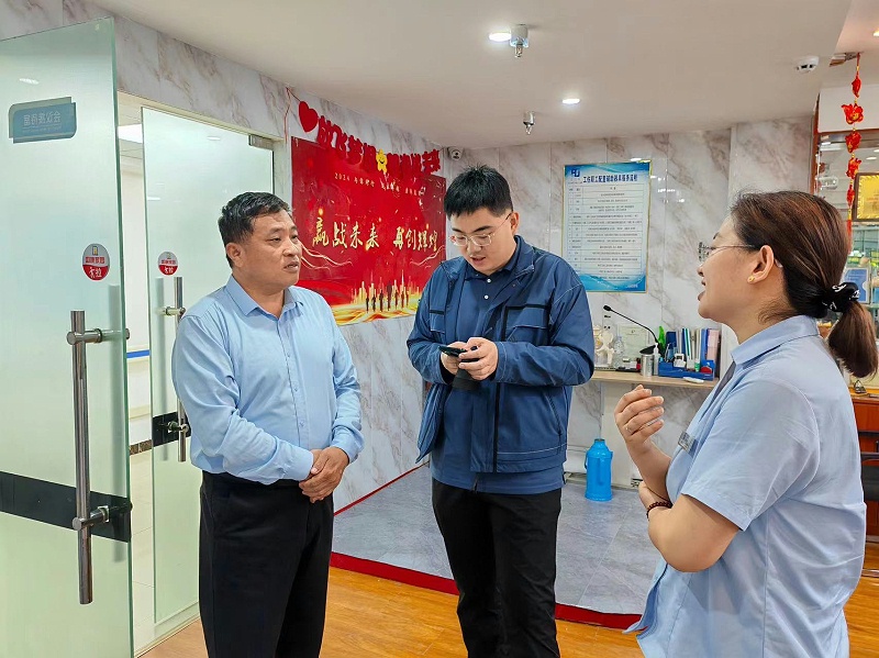 泰安市社保中心領導一行蒞臨山東恩德萊公司進行指導檢查