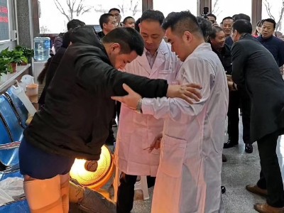 中基會領導與河南省殘聯領導視察恩德萊衣戀項目澠池裝配現場